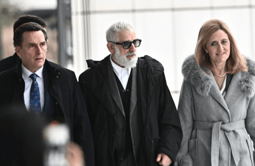 Πέτρος Φιλιππίδης: Διακοπή ή αναβολή της δίκης ζητά η υπεράσπιση