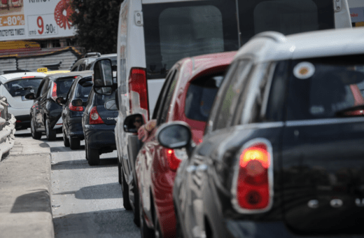 Μποτιλιάρισμα στην Κηφισίας έπειτα από πτώση μπετόν στον δρόμο 