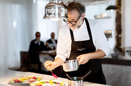 O Massimo Bottura αναμειγνύει γαστρονομία, τέχνη και φιλοσοφία
