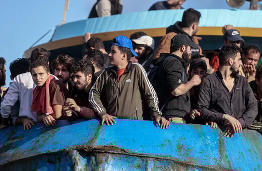 Γαύδος: Εντοπίστηκαν πάνω από 350 μετανάστες σε ξύλινο αλιευτικό 
