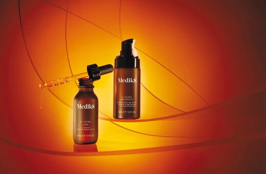 Medik8: Η νέα εποχή της βιταμίνης C έχει gel υφή και καρδιά με φυτικά εξωσώματα! 