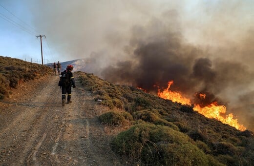 Φωτιά στην Χίο: Μήνυμα του 112 για απομάκρυνση των κατοίκων του οικισμού Δαφνώνα