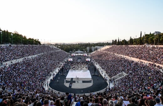 Χιλιάδες τίμησαν τον Μίκη Θεοδωράκη στο Καλλιμάρμαρο, έναν αιώνα από τη γέννησή του