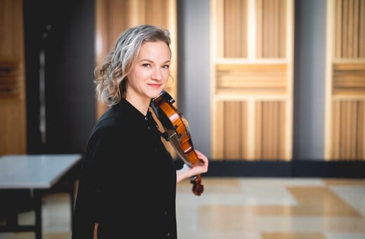 Hilary Hahn: «Οι ΗΠΑ μπορούν να είναι καλύτερες από έναν τόπο διχασμού»