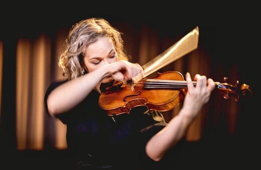 Hilary Hahn: «Οι ΗΠΑ μπορούν να είναι καλύτερες από έναν τόπο διχασμού»