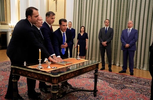 Ορκίστηκαν τα νέα μέλη της κυβέρνησης στο Προεδρικό Μέγαρο	