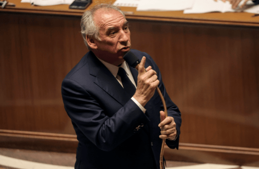 Γαλλία: Ο Μπαϊρού επέζησε και της νέας πρότασης μομφής