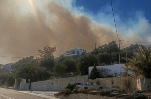 Φωτιά στο Λασίθι: Εκκενώσεις περιοχών - Η πυρκαγιά απειλεί ξενοδοχεία 