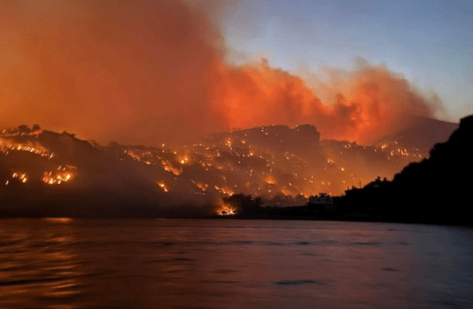 Φωτιά στο Λασίθι: Εκτός ελέγχου το πύρινο μέτωπο - Νέο μήνυμα του 112 για εκκένωση 