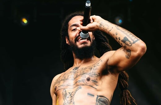 Μετά τους Bob Vylan στο Glastonbury, το BBC σταματά τις ζωντανές μεταδόσεις «υψηλού κινδύνου»