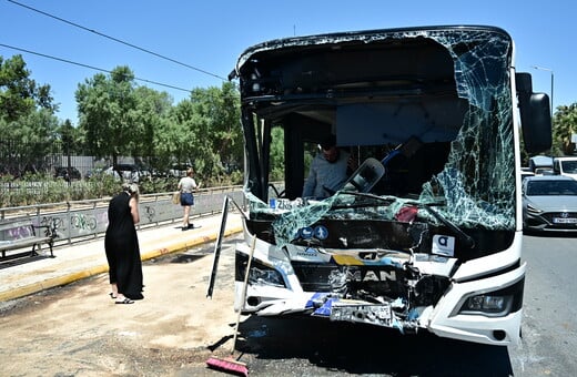 Βούλα: Τροχαίο με δύο λεωφορεία - 32 τραυματίες, οι τρεις σοβαρά