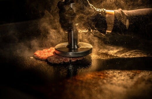 To ζουμερό smash burger του Smashtag ξεκίνησε από ένα ταξίδι δυο Ιταλών στην Αμερική