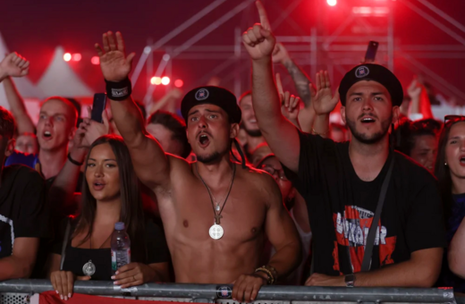 Συναυλία-ντροπή στο Ζάγκρεμπ: Φιλοναζιστικοί χαιρετισμοί από τον Μάρκο Πέρκοβιτς και χιλιάδες θεατές