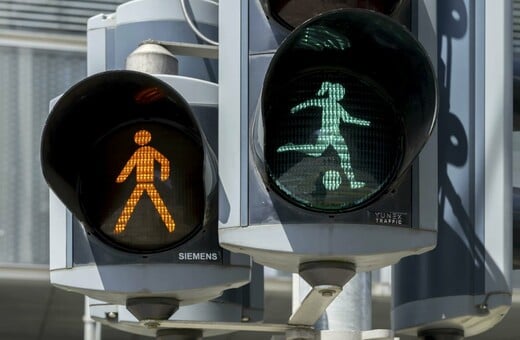 Η Βασιλεία αλλάζει τα φανάρια της προς τιμήν του Euro Γυναικών