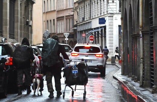 Γαλλία: Ξεπέρασε το 15% το ποσοστό όσων ζουν κάτω από το όριο της φτώχειας