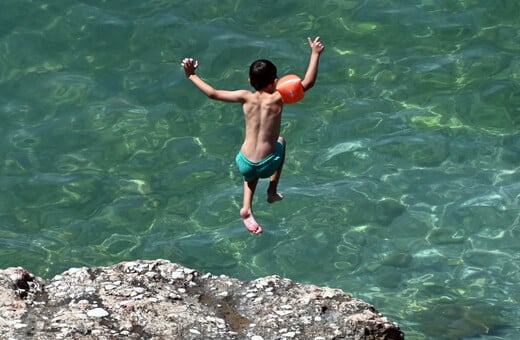 Καιρός - Τσατραφύλλιας: Έρχεται «εντυπωσιακή βουτιά» του υδραργύρου και ακολουθεί νέα θερμή εισβολή 