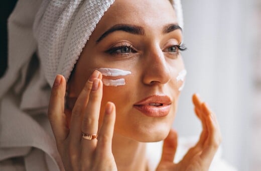 Skincare: Τα κορυφαία συστατικά για ακμή, λιπαρότητα, ρυτίδες και άλλες δερματικές ιδιομορφίες 