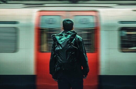 Ξαναζώντας την πιο τραυματική στιγμή της ζωής μου μέσα από το νέο ντοκιμαντέρ του Netflix ‘Αttack on London: hunting the 7/7 bombers’ 