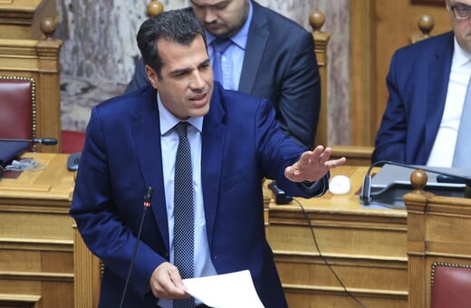 Ο Πλεύρης στοχοποιεί τους μετανάστες στη Βουλη: «Τέλος το παραμύθι με τις μωρομάνες»