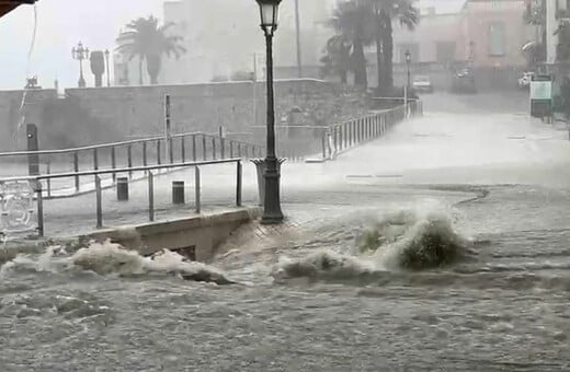 Ισπανία: «Κόκκινος συναγερμός» στην Καταλονία λόγω ισχυρών βροχών - Σταμάτησαν τα τρένα