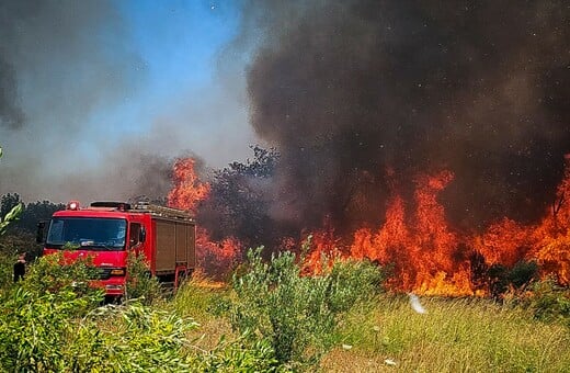 Αλιβέρι: Μαίνεται η φωτιά - Ισχυροί άνεμοι πνέουν στην περιοχή