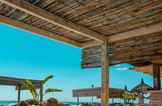 Θεσσαλονίκη: «Μας κλώτσησαν» λένε ωφελούμενοι ΚΑΠΗ για beach bars που τους αρνήθηκαν την είσοδο