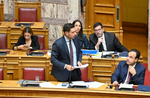 Αντιπαράθεση Κυρανάκη – Κουτσούμπα στη Βουλή για τη σύγκρουση συρμού με Ι.Χ. στην Πάτρα