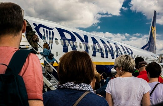 H Ryanair θα αυξήσει τα μπόνους για όσους εντοπίζουν αποσκευές βαρύτερες από τα όρια