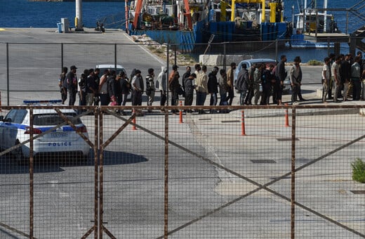 Politico: Η Ελλάδα πιέζει την ΕΕ για σκληρότερη στάση στο μεταναστευτικό