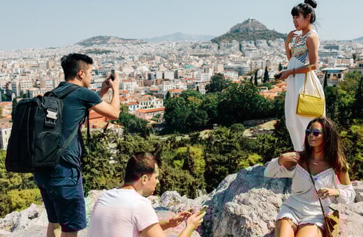 Τι βλέπει ο τουρίστας όταν εμείς βλέπoυμε απλώς την πόλη μας
