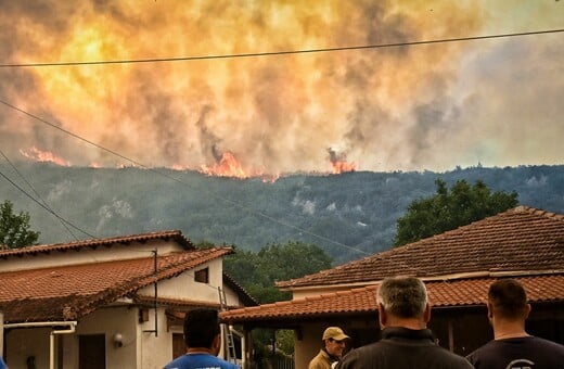 Αναζωπυρώθηκε η φωτιά στον Φενεό: Επιχειρούν 360 πυροσβέστες