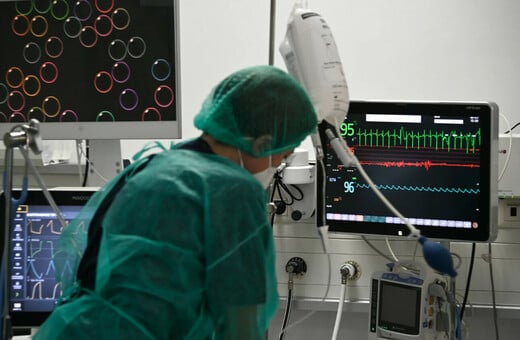 Ρόδος: 19χρονη τουρίστρια νοσηλεύεται στη ΜΕΘ με βακτηριακή μηνιγγίτιδα