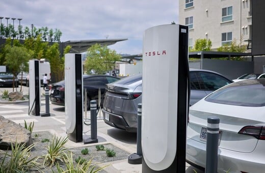 Πώς ο «πόλεμος« Τραμπ - Μασκ βάζει φρένο στην Tesla