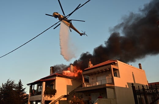 Ανεξέλεγκτη η φωτιά στη Δροσοπηγή: Το δεύτερο μέτωπο μπήκε στο Κρυονέρι - Μηνύματα από το 112