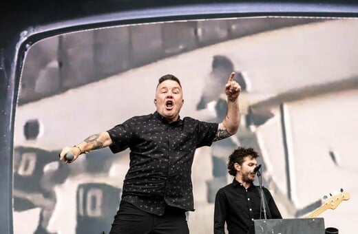 «Πρώτης τάξεως χαμένος» ο Τραμπ: Οι Dropkick Murphys τραγούδησαν δείχνοντας βίντεο του Αμερικανού πρόεδρου με τον Τζέφρι Έπσταιν