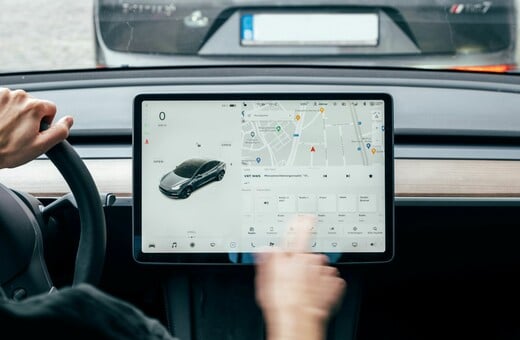 Η Tesla καταδικάστηκε να πληρώσει 243 εκατ. δολάρια ως αποζημίωση έπειτα από θανατηφόρο τροχαίο εξαιτίας του autopilot 