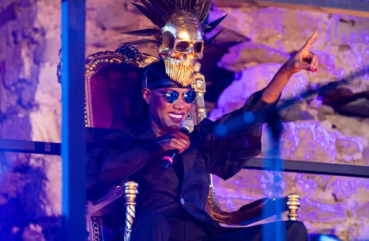 Ευτυχώς που υπάρχει και η Grace Jones