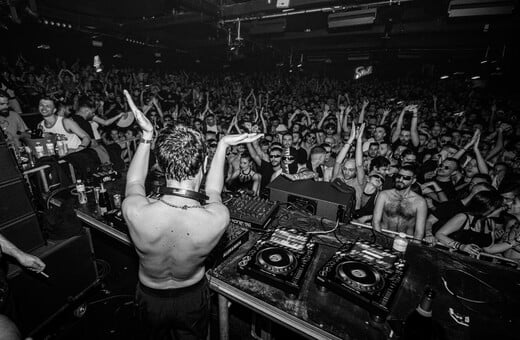 Γιατί οι DJ παίζουν χειρότερα στην Ελλάδα από ό,τι στο εξωτερικό;