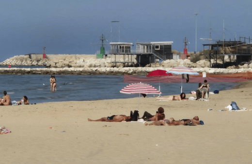 Άδειες παραλίες στην Ιταλία: Γιατί οι Ιταλοί εγκαταλείπουν το καλοκαίρι στη θάλασσα