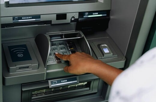 Από τη Δευτέρα 11 Αυγούστου δωρεάν αναλήψεις από τα ΑΤΜ των ελληνικών τραπεζών