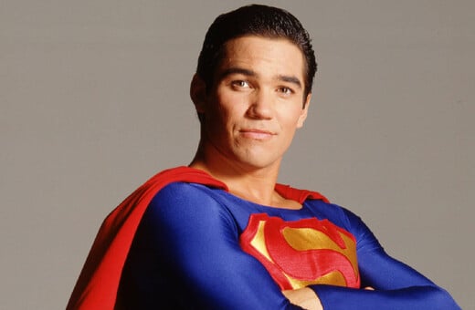 Τηλεοπτικός Superman μπαίνει στην ICE του Τραμπ για «να κάνει το σωστό» κυνηγώντας μετανάστες