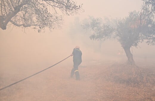 Meteo: Ιδιαίτερα δυσμενείς οι συνθήκες για τη φωτιά στην Κερατέα έως το βράδυ