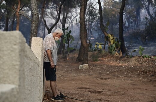 Σε ύφεση η φωτιά στην Ανατολική Αττική: Μεγάλη καταστροφή και καμένα σπίτια