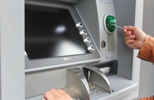 Χωρίς χρεώσεις οι αναλήψεις μετρητών από ΑΤΜ από σήμερα