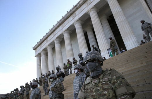 Ο Τραμπ θέτει την αστυνομία της Ουάσινγκτον υπό ομοσπονδιακό έλεγχο και κινητοποιεί την Εθνοφρουρά