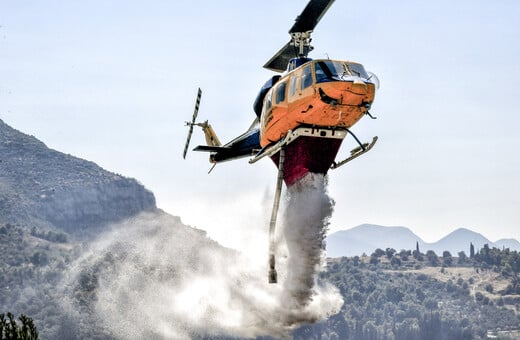 Φωτιά: Καίγονται δασικές εκτάσεις σε Ζάκυνθο, Βόνιτσα και Φωκίδα - Ελαφρώς καλύτερη η εικόνα στην Κεφαλονιά 