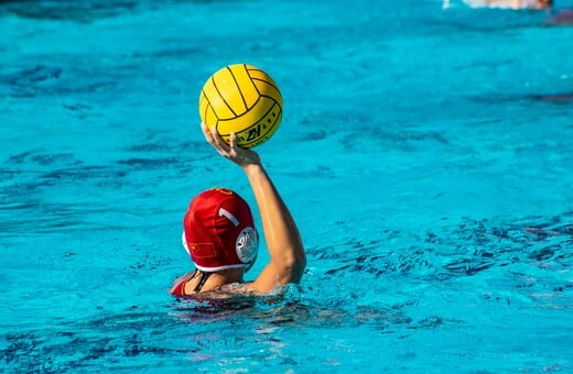 Βραζιλία: Πυροβολισμοί σε αγώνα πόλο γυναικών - Η στιγμή που οι παίκτριες εγκαταλείπουν πανικόβλητες την πισίνα
