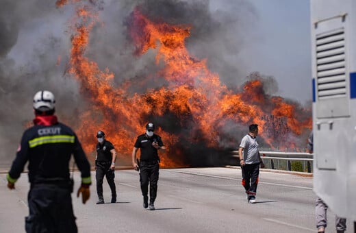 Φωτιές στην Τουρκία: Εκκενώθηκαν χιλιάδες άνθρωποι στα Δαρδανέλια - Ανεξέλεγκτη η κατάσταση
