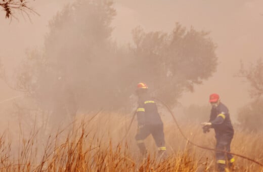 Φωτιές: Αναζωπυρώσεις σε Αχαΐα και Χίο - Σε ύφεση τα μέτωπα σε Άρτα, Κεφαλονιά, Ζάκυνθο