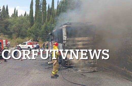 Φωτιά σε τουριστικό λεωφορείο στην Κέρκυρα - Σώοι όλοι οι επιβαίνοντες 